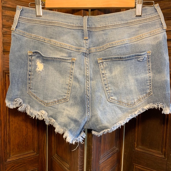 Hollister Short-Short Denim Jeans Size 13/31 - Picture 2 of 3